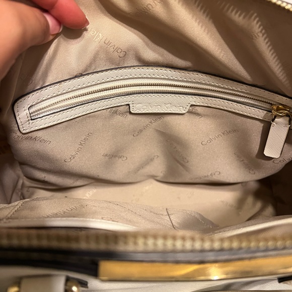 Calvin Klein White Handbag with Gold Hardware - Picture 4 of 4